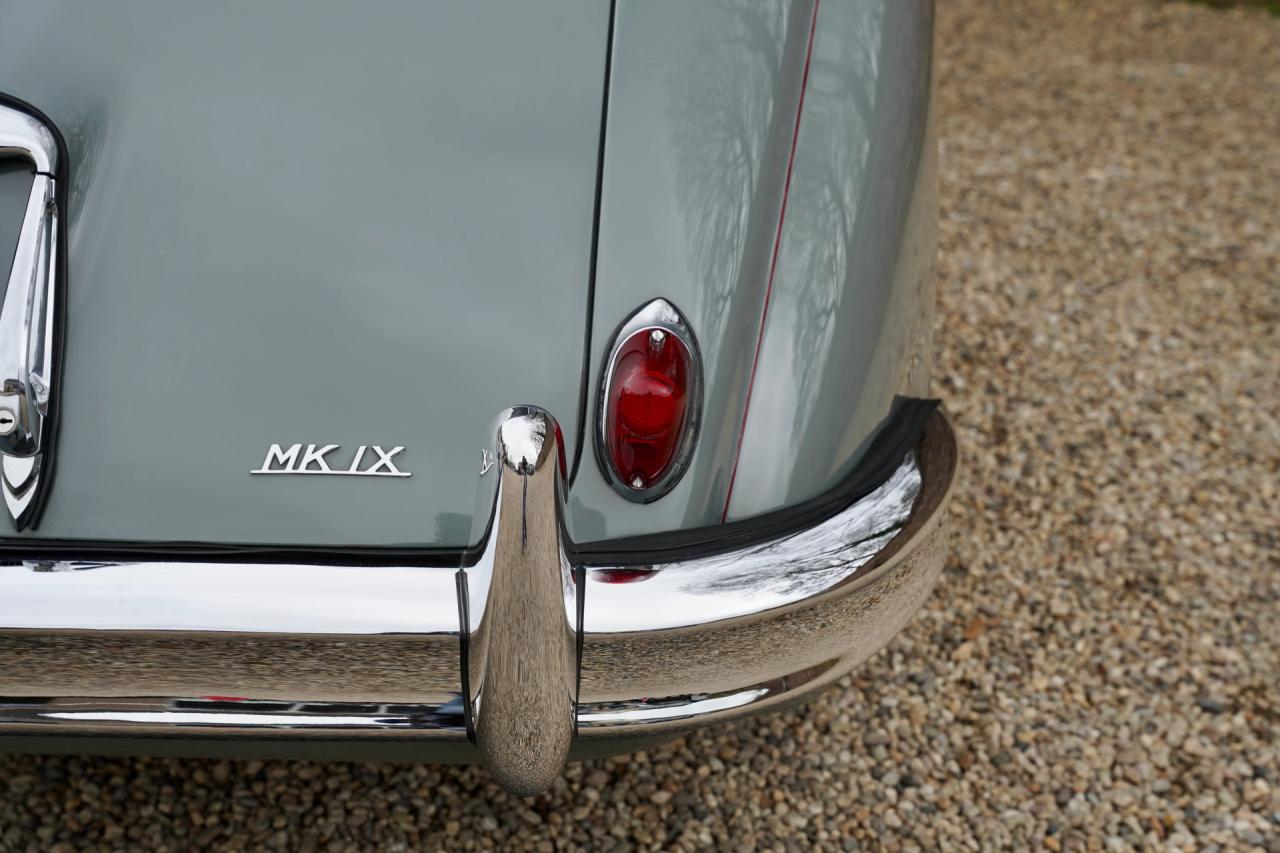 1959 Jaguar MK IX Saloon