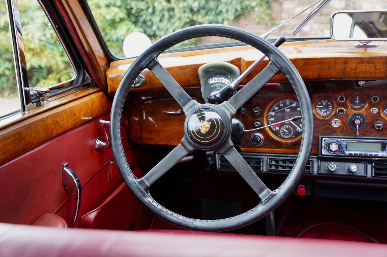 1959 Jaguar MK IX Saloon