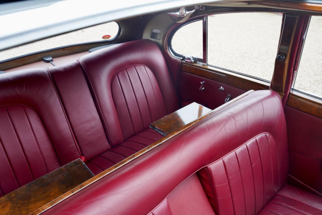 1959 Jaguar MK IX Saloon