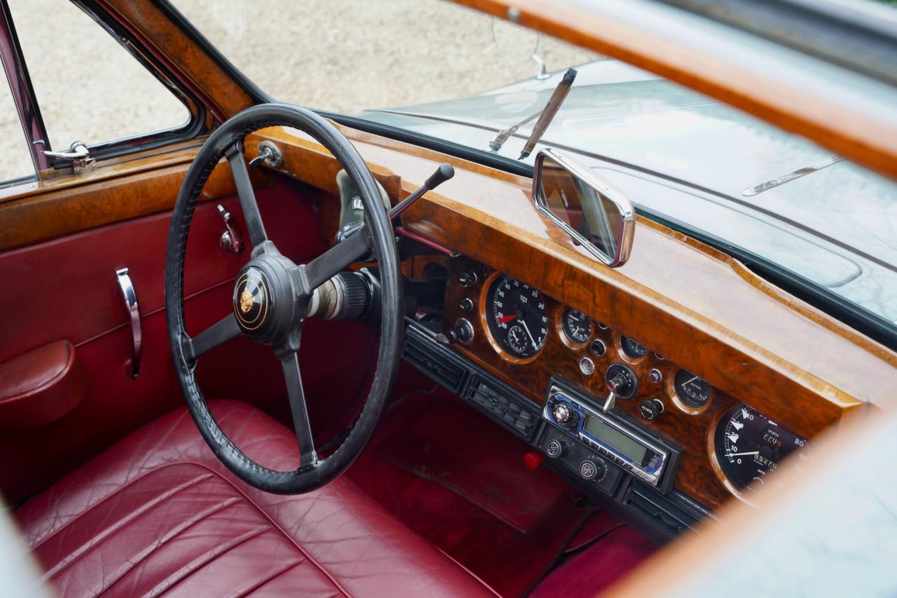 1959 Jaguar MK IX Saloon