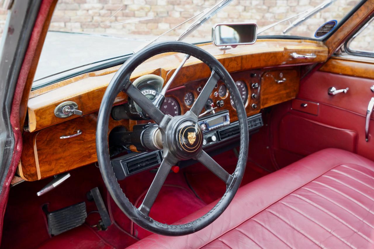 1959 Jaguar MK IX Saloon