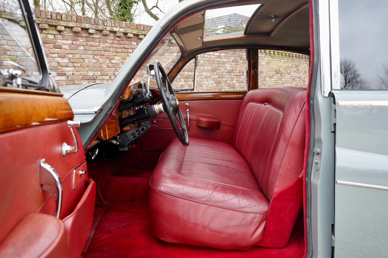 1959 Jaguar MK IX Saloon