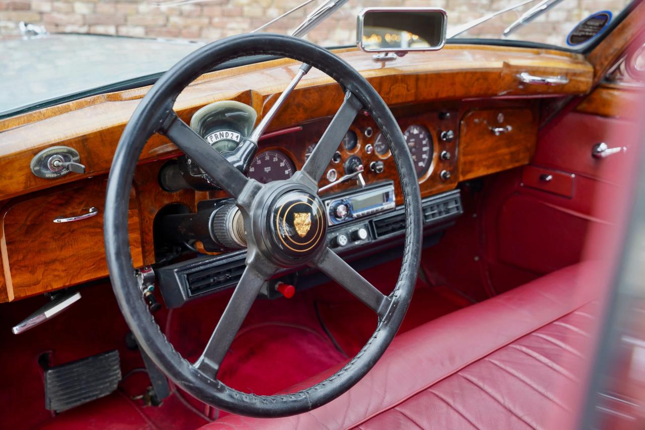 1959 Jaguar MK IX Saloon