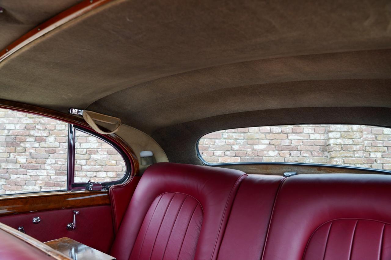 1959 Jaguar MK IX Saloon