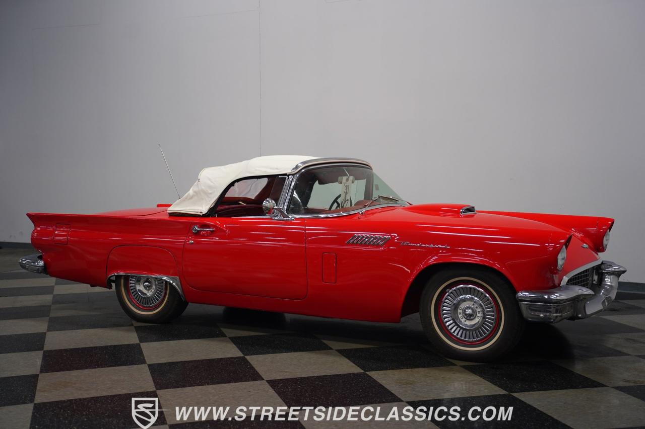 1957 Ford Thunderbird