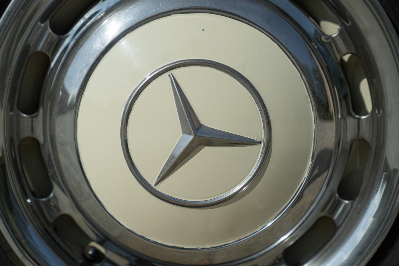 1959 Mercedes - Benz 190 SL