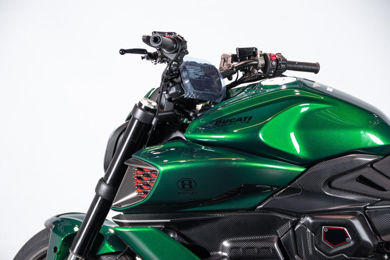 2024 Ducati DUCATI DIAVEL V4 BENTLEY