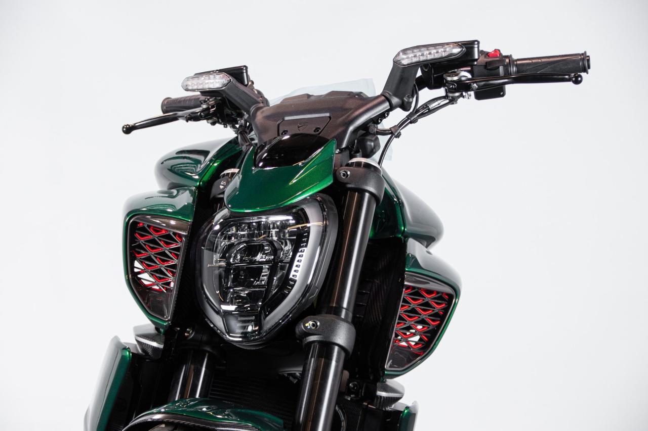 2024 Ducati DUCATI DIAVEL V4 BENTLEY