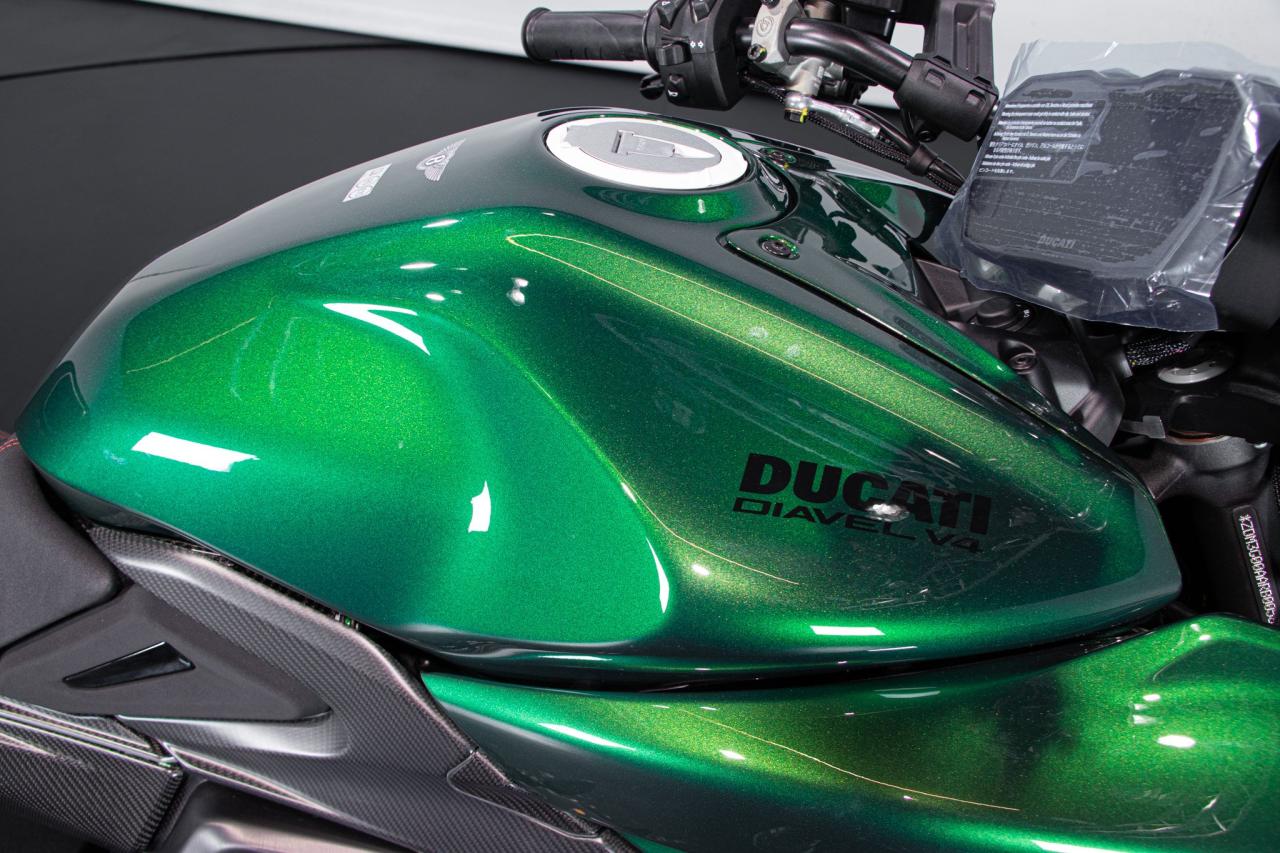 2024 Ducati DUCATI DIAVEL V4 BENTLEY
