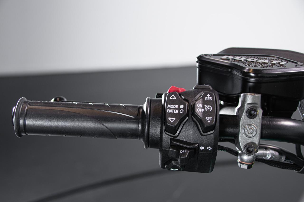 2024 Ducati DUCATI DIAVEL V4 BENTLEY