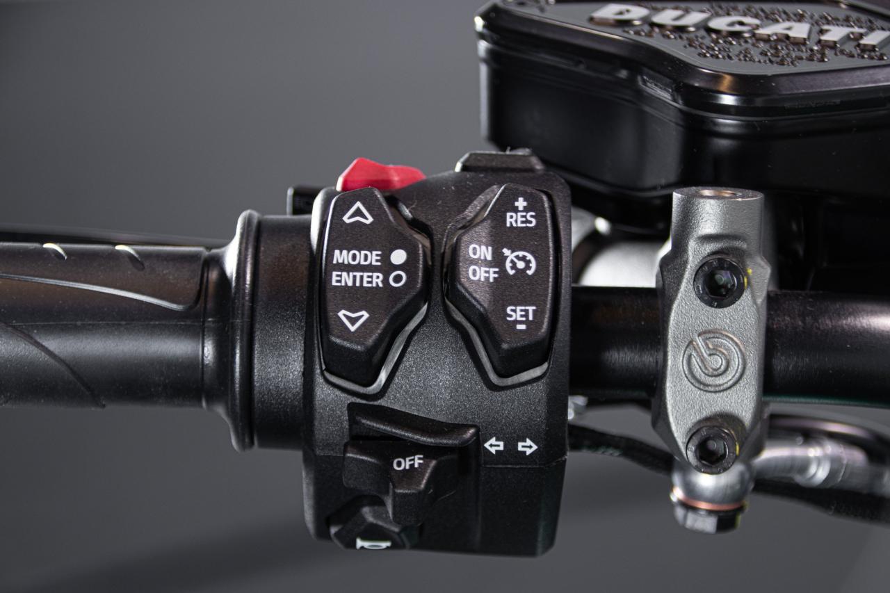 2024 Ducati DUCATI DIAVEL V4 BENTLEY