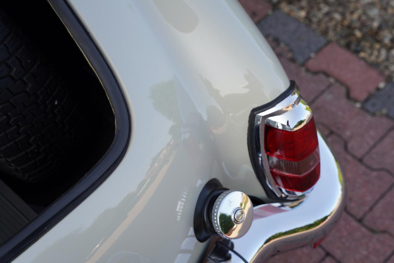 1962 Mercedes - Benz Mercedes Benz 190 SL &ldquo;Wei&szlig;&shy;grau &uuml;ber Rot&rdquo;