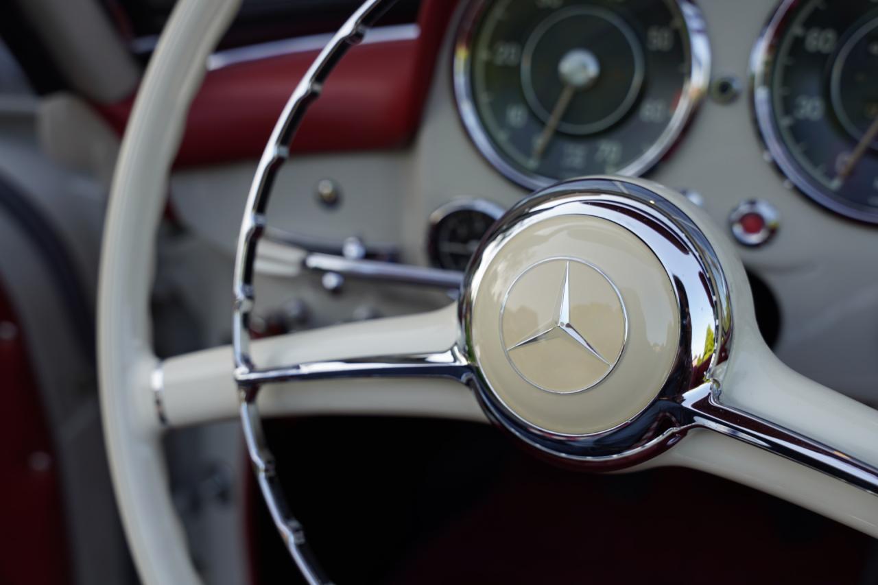 1962 Mercedes - Benz Mercedes Benz 190 SL &ldquo;Wei&szlig;&shy;grau &uuml;ber Rot&rdquo;