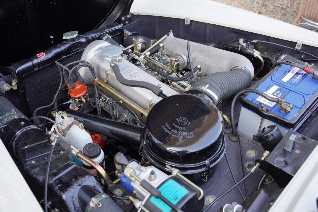 1962 Mercedes - Benz Mercedes Benz 190 SL &ldquo;Wei&szlig;&shy;grau &uuml;ber Rot&rdquo;