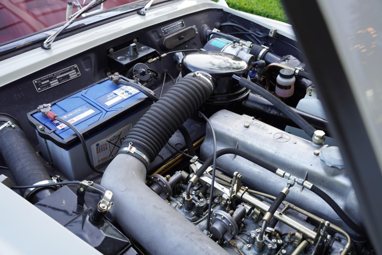 1962 Mercedes - Benz Mercedes Benz 190 SL &ldquo;Wei&szlig;&shy;grau &uuml;ber Rot&rdquo;