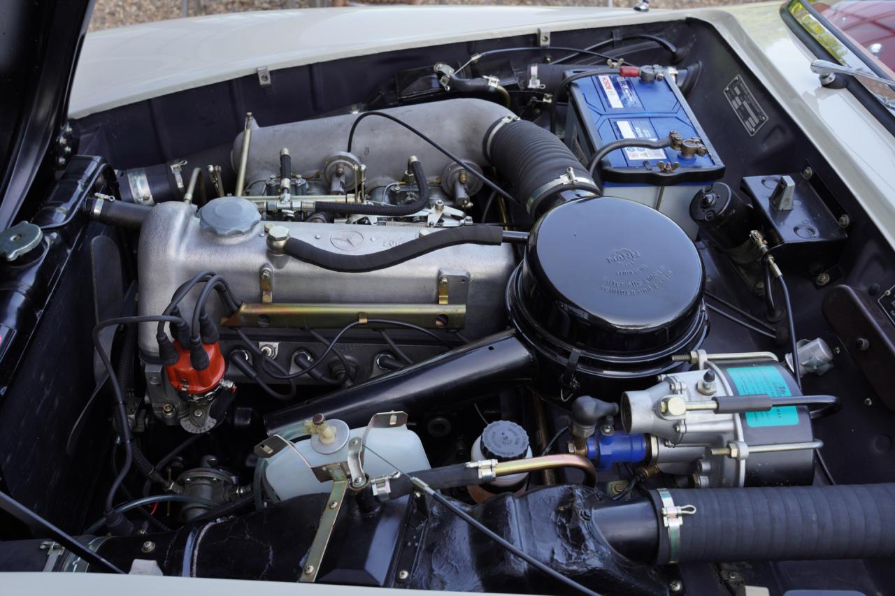 1962 Mercedes - Benz Mercedes Benz 190 SL &ldquo;Wei&szlig;&shy;grau &uuml;ber Rot&rdquo;