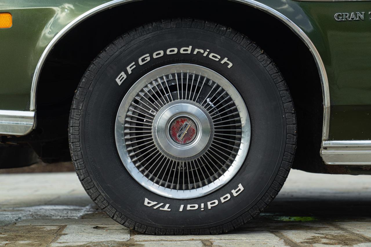 1976 Ford GRAN TORINO 4 DOOR 5.7 V8 BROUGHAM