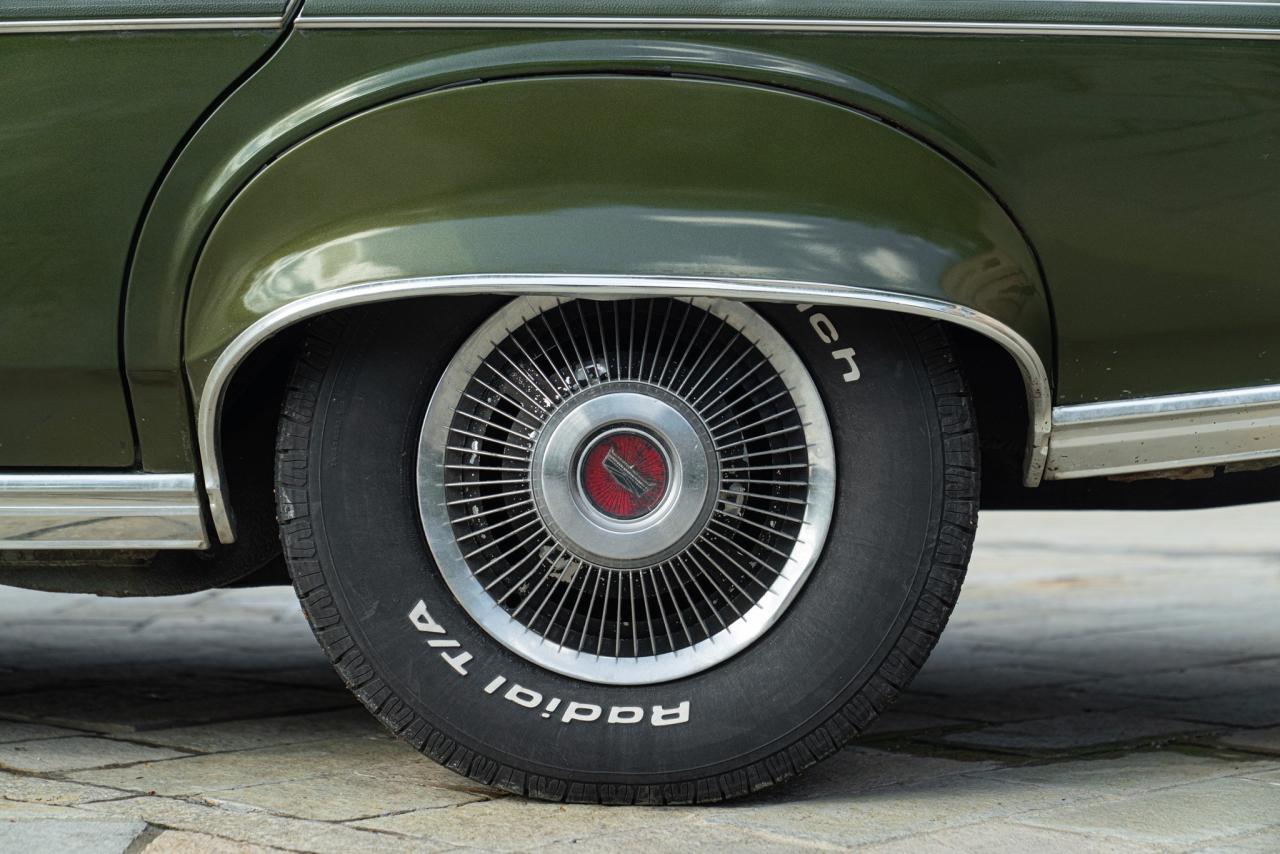 1976 Ford GRAN TORINO 4 DOOR 5.7 V8 BROUGHAM