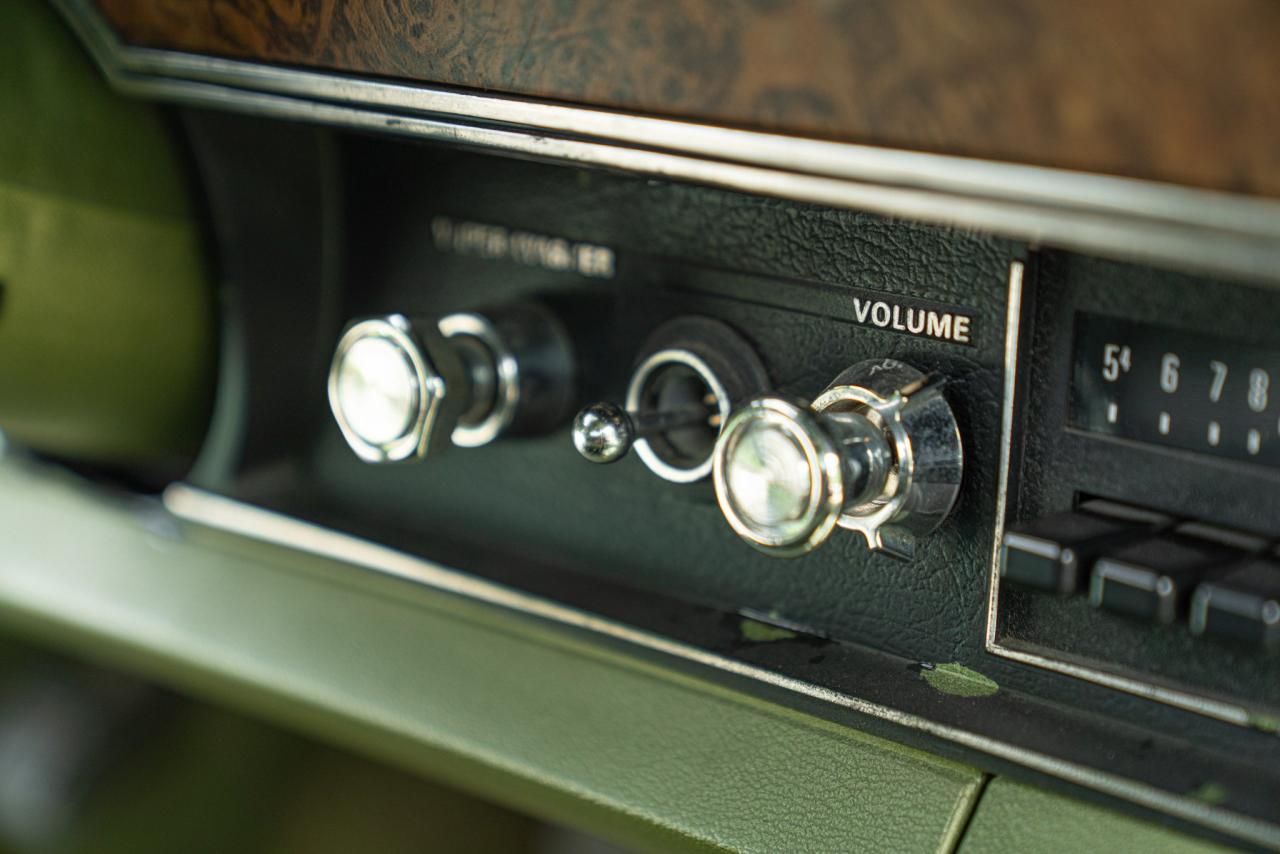 1976 Ford GRAN TORINO 4 DOOR 5.7 V8 BROUGHAM