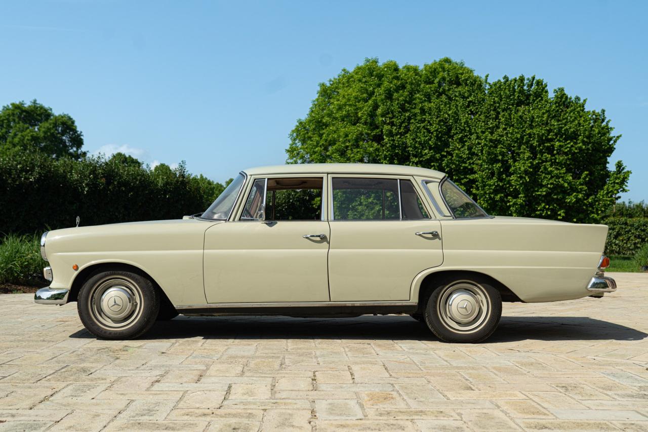 1966 Mercedes - Benz 200 CODINE