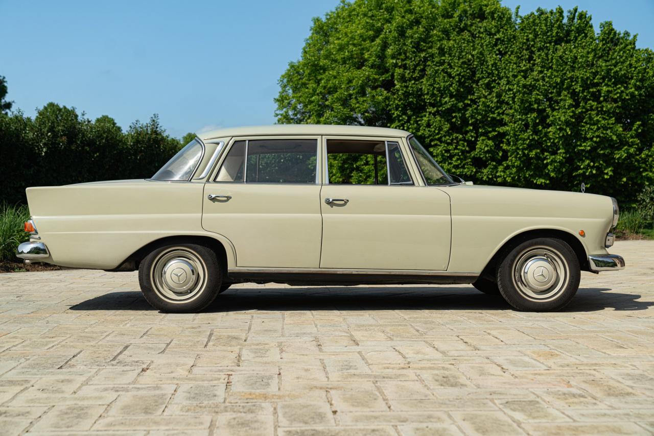 1966 Mercedes - Benz 200 CODINE