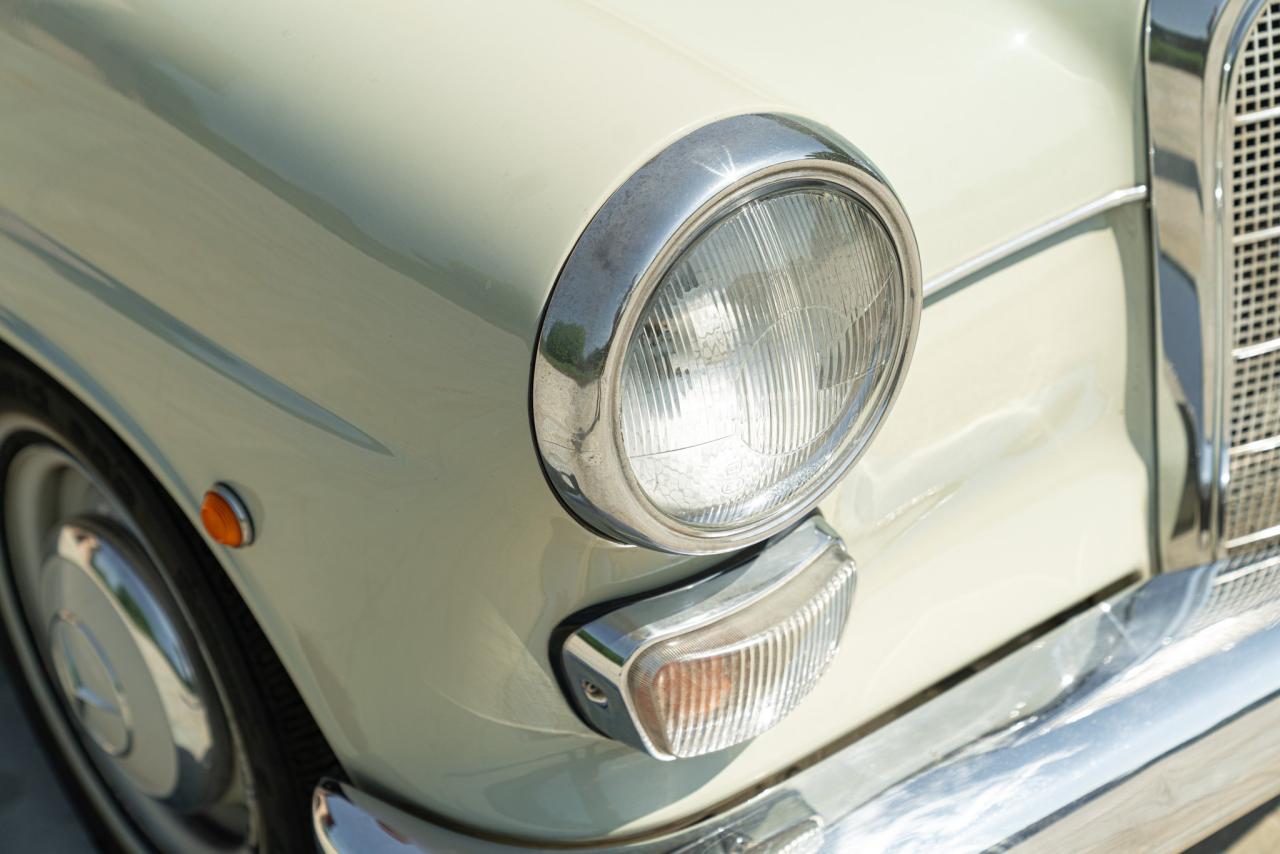 1966 Mercedes - Benz 200 CODINE