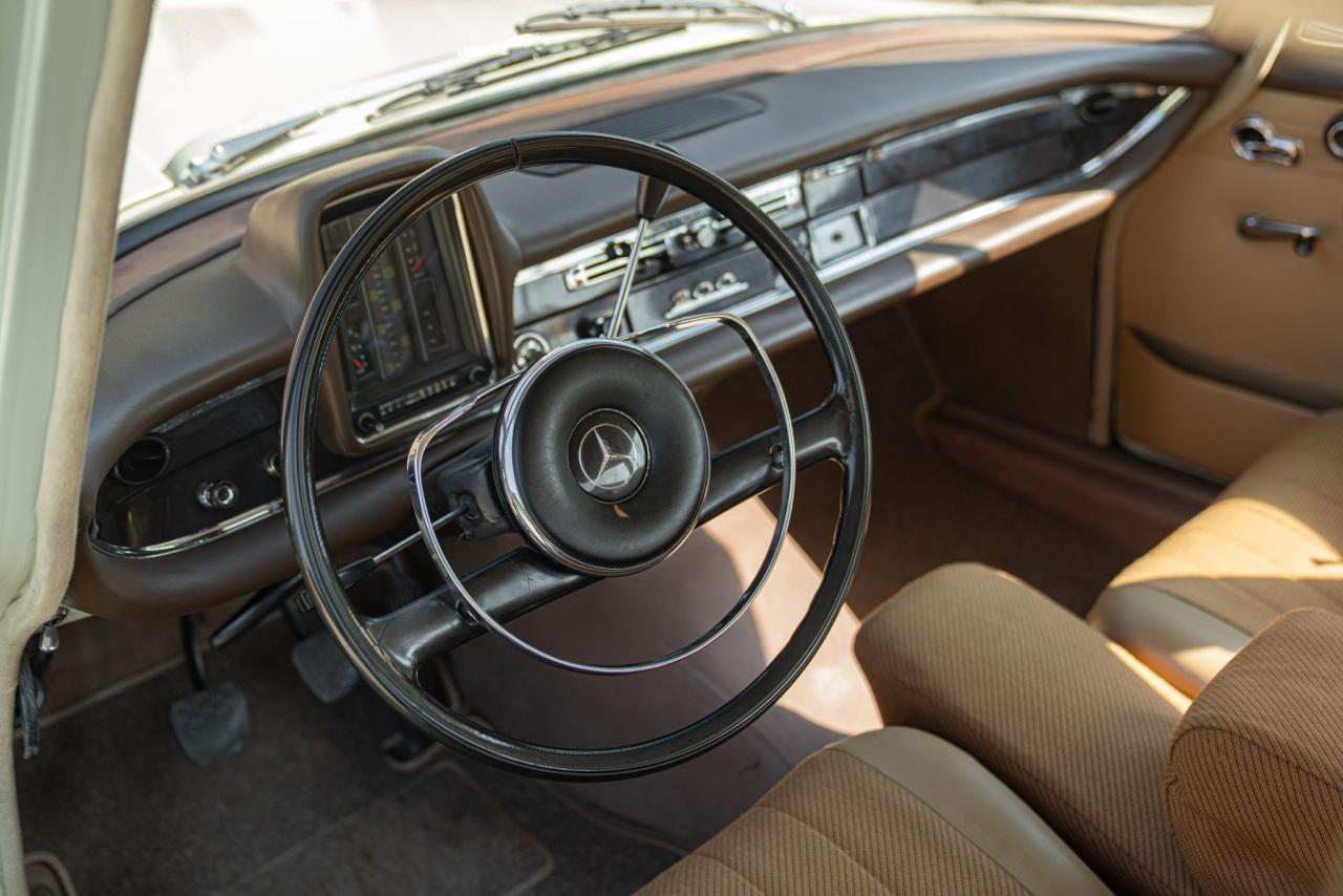 1966 Mercedes - Benz 200 CODINE