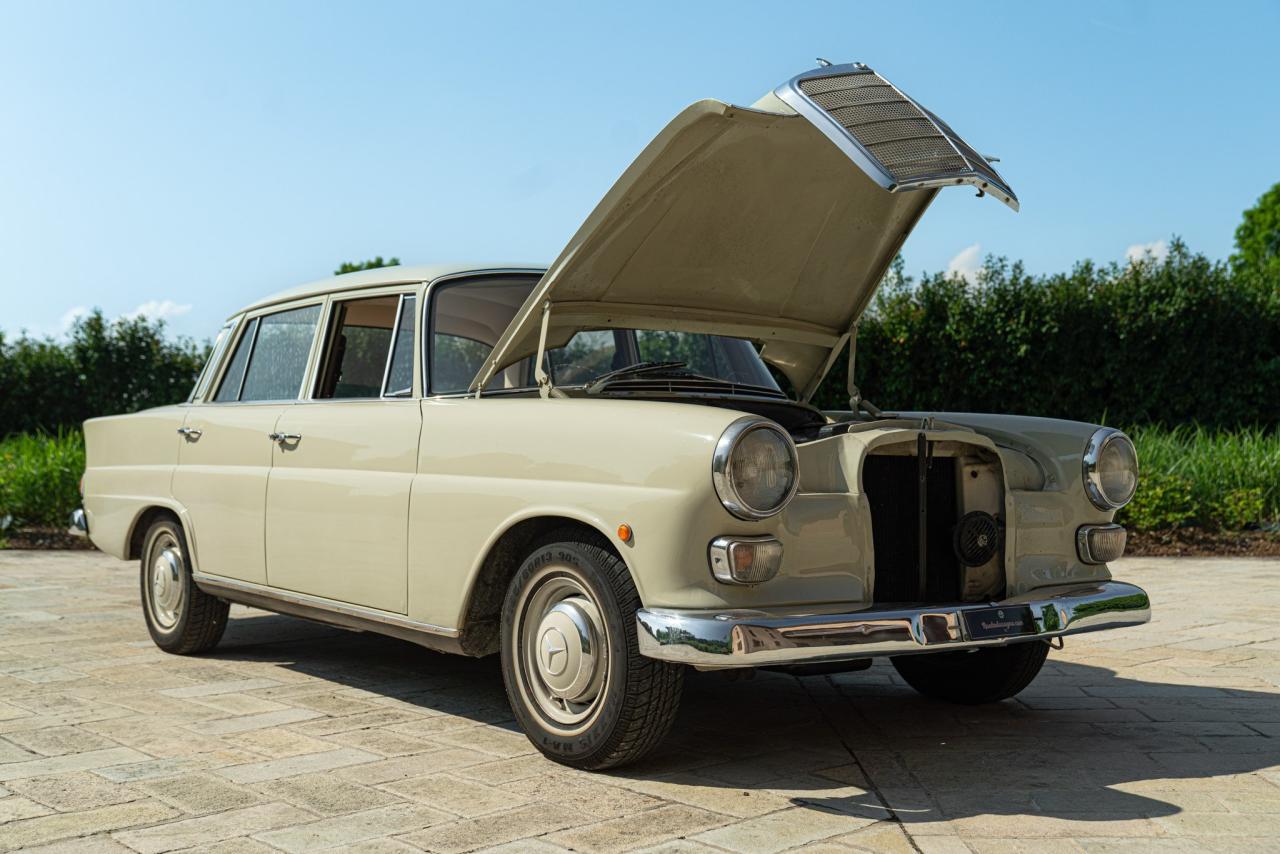 1966 Mercedes - Benz 200 CODINE