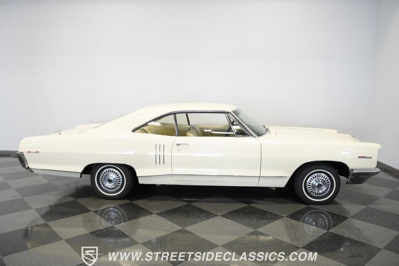 1966 Pontiac 2+2 Hardtop
