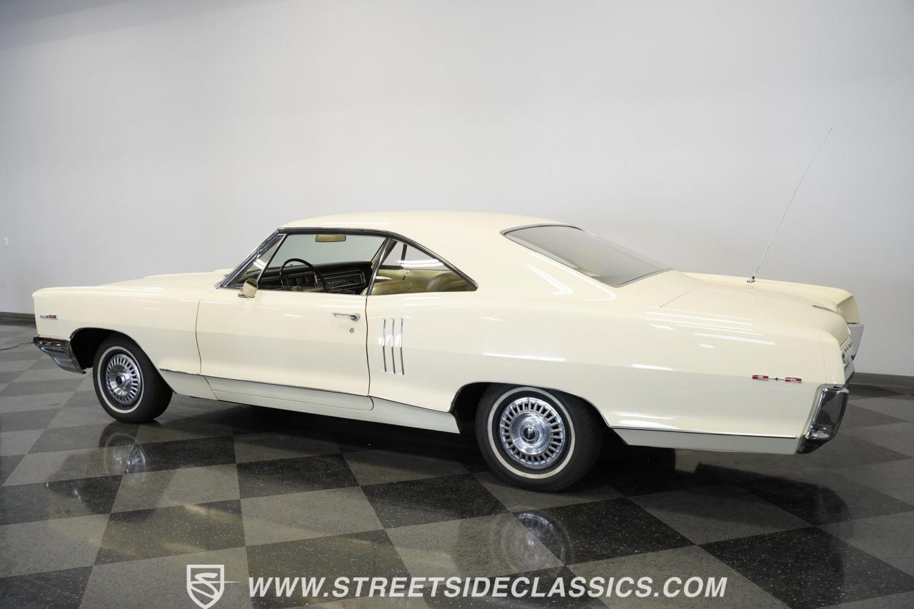 1966 Pontiac 2+2 Hardtop