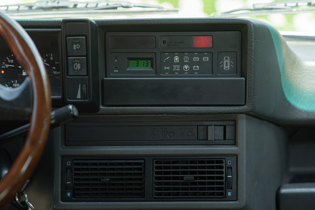 1989 Alfa Romeo 75 2.0