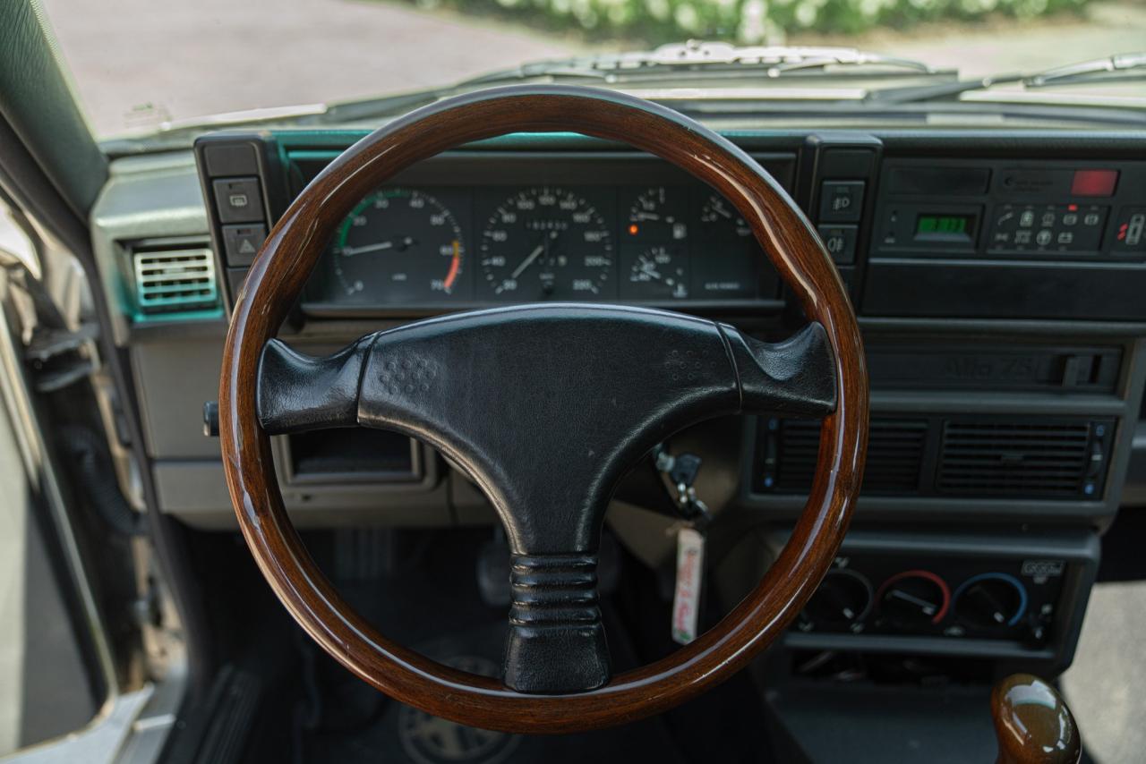 1989 Alfa Romeo 75 2.0