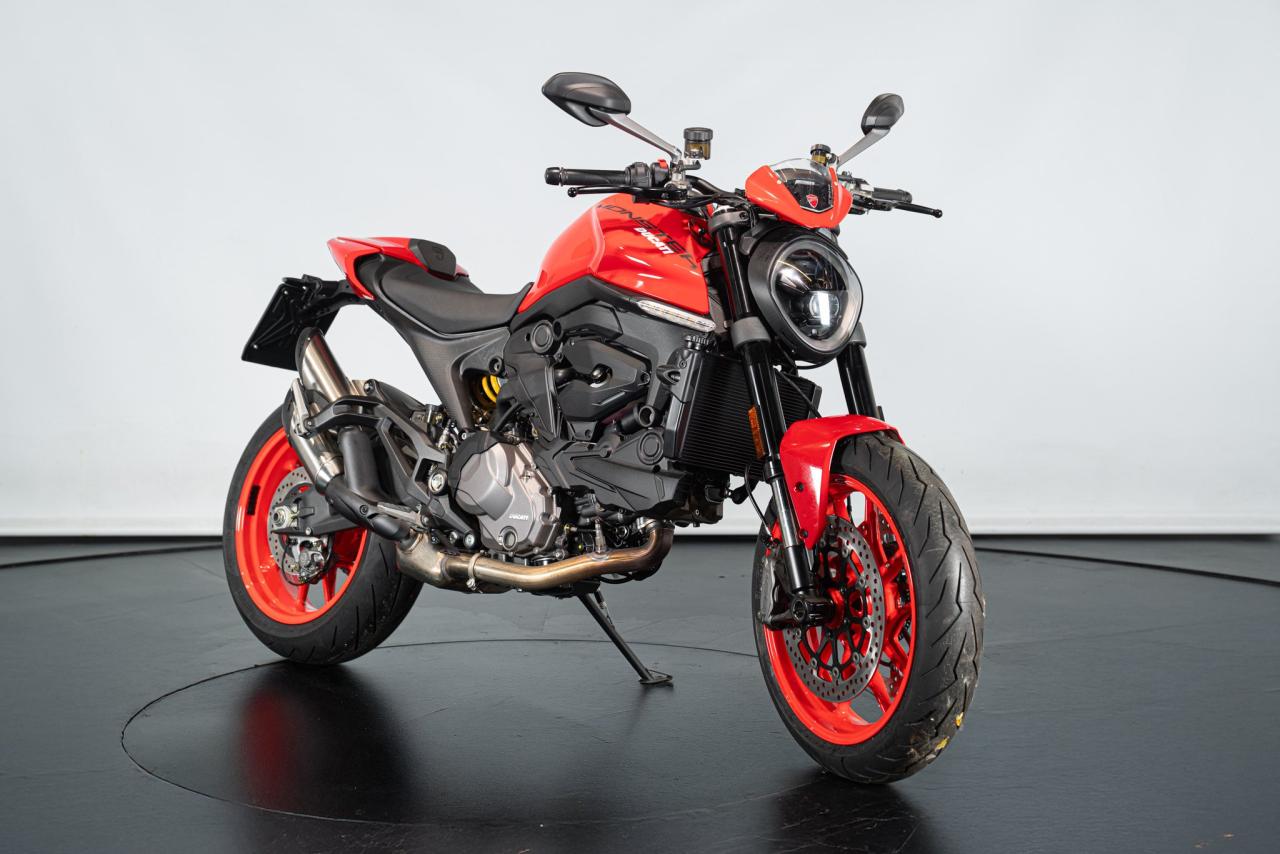 2022 Ducati MONSTER