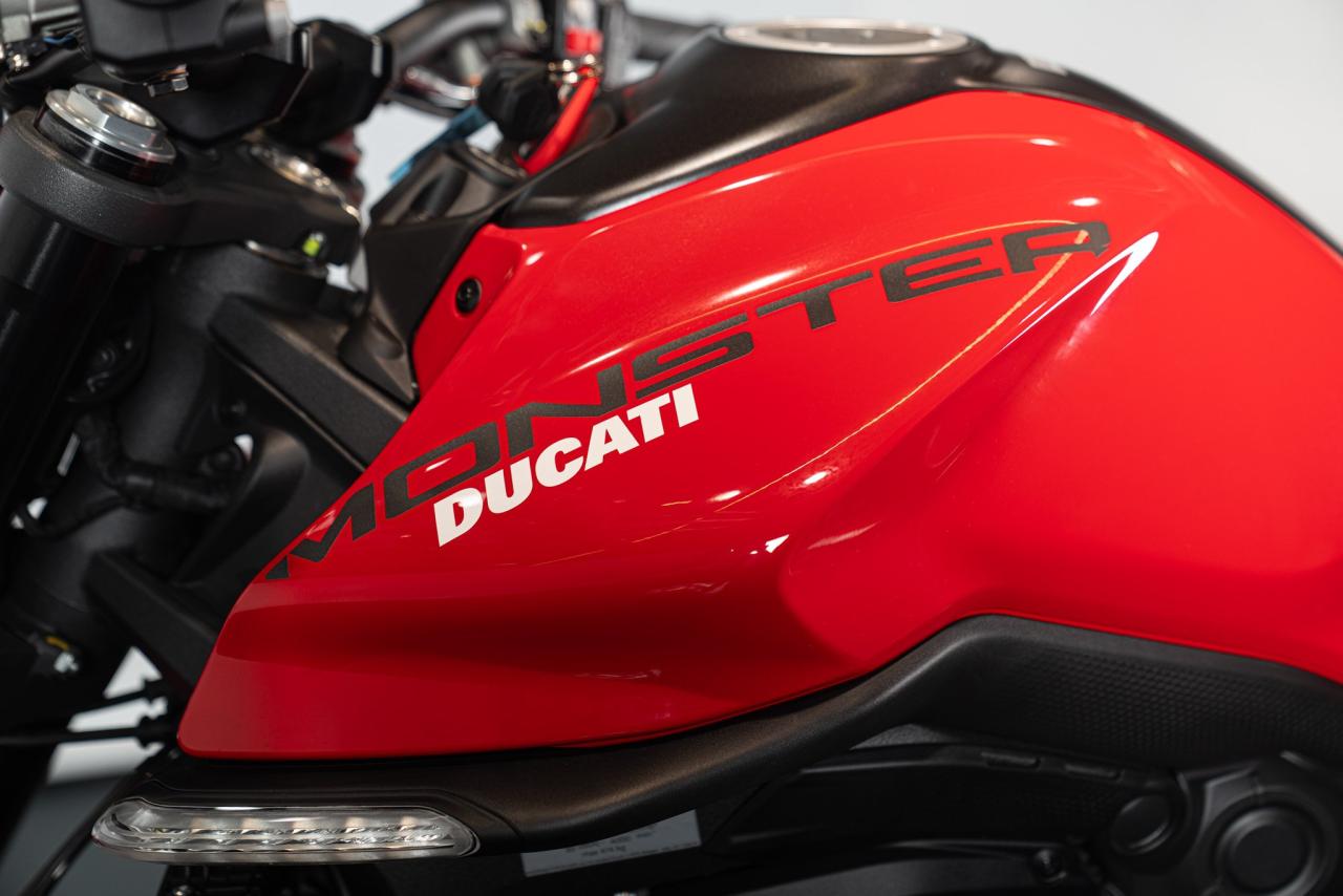 2022 Ducati MONSTER