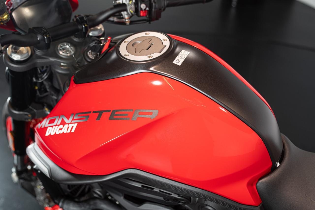 2022 Ducati MONSTER