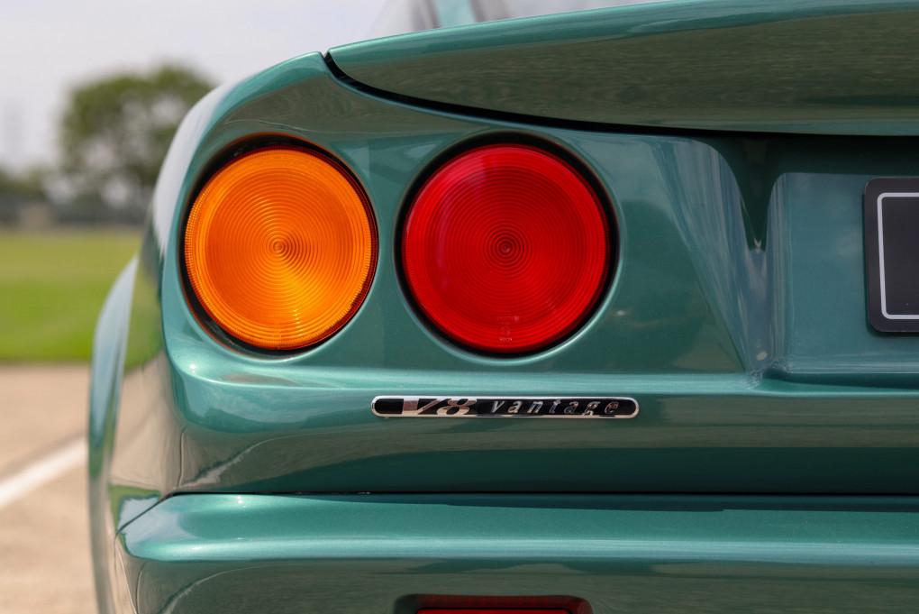 2000 Aston Martin Vantage