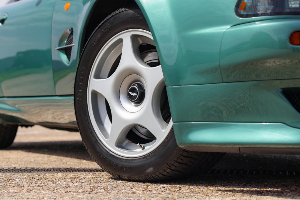 2000 Aston Martin Vantage