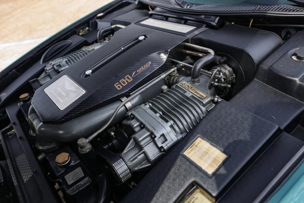 2000 Aston Martin Vantage