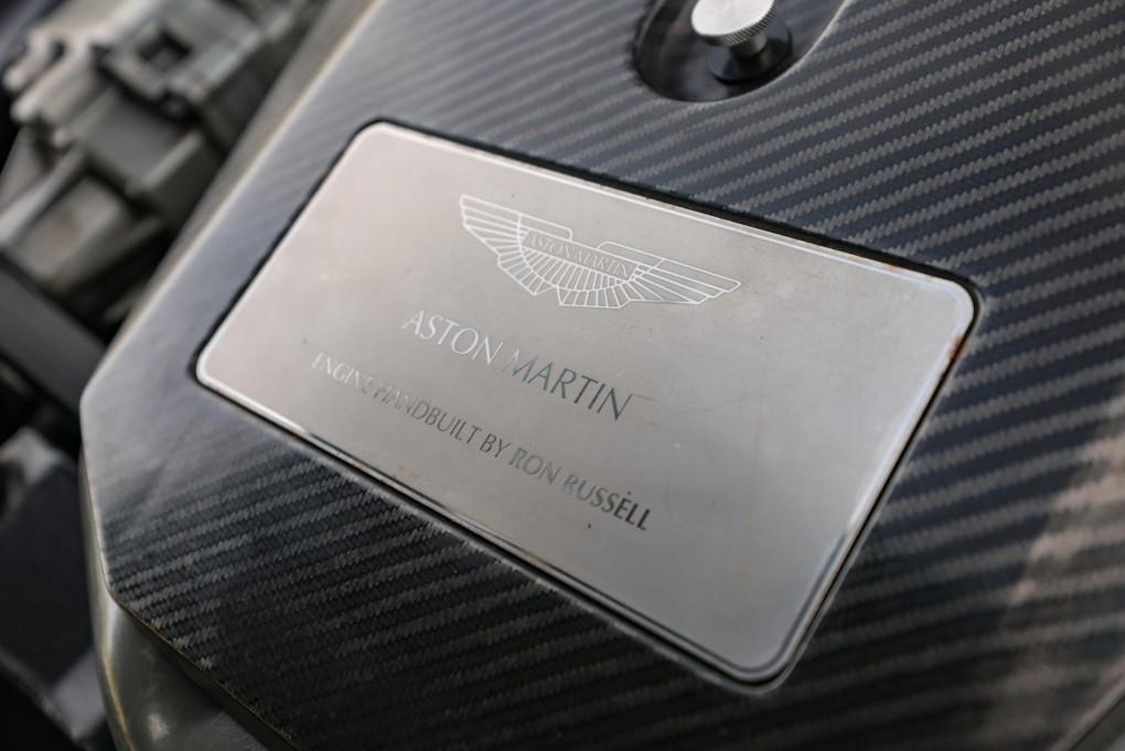 2000 Aston Martin Vantage