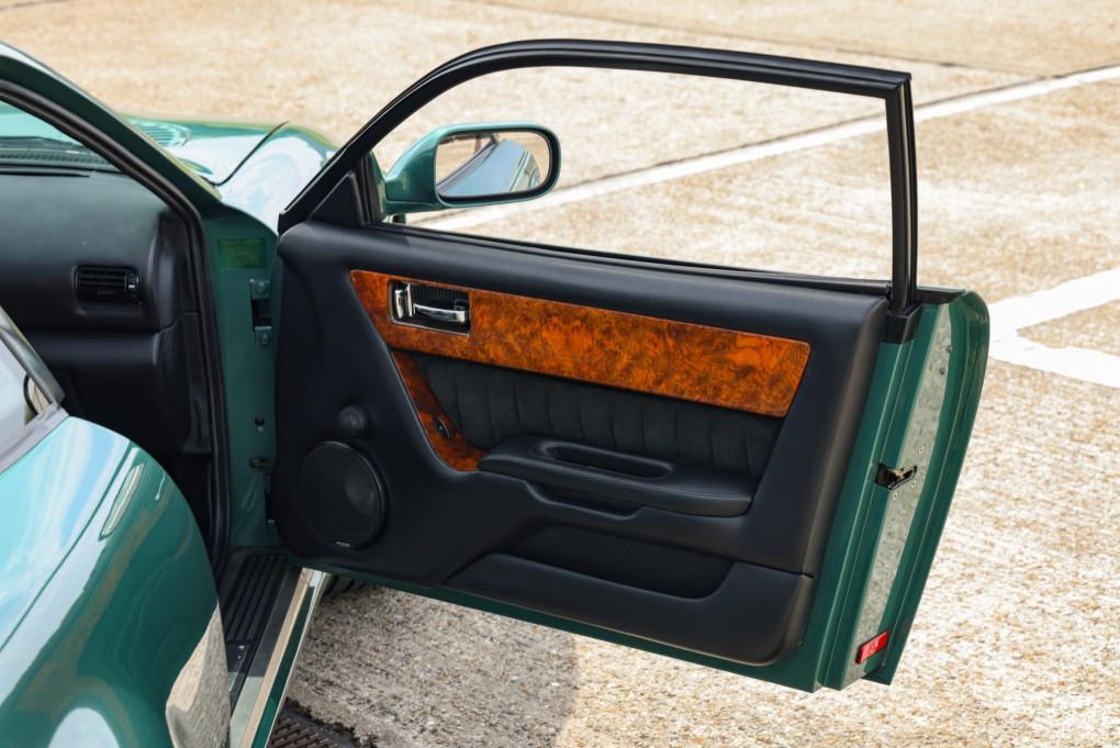 2000 Aston Martin Vantage