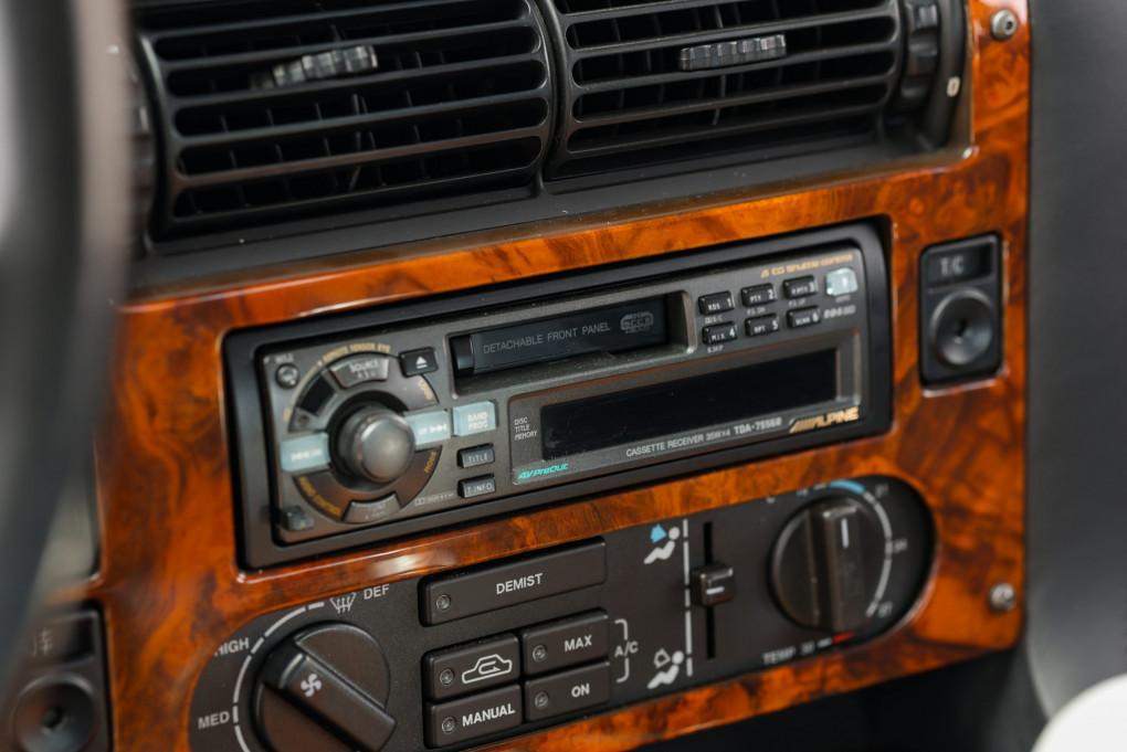 2000 Aston Martin Vantage