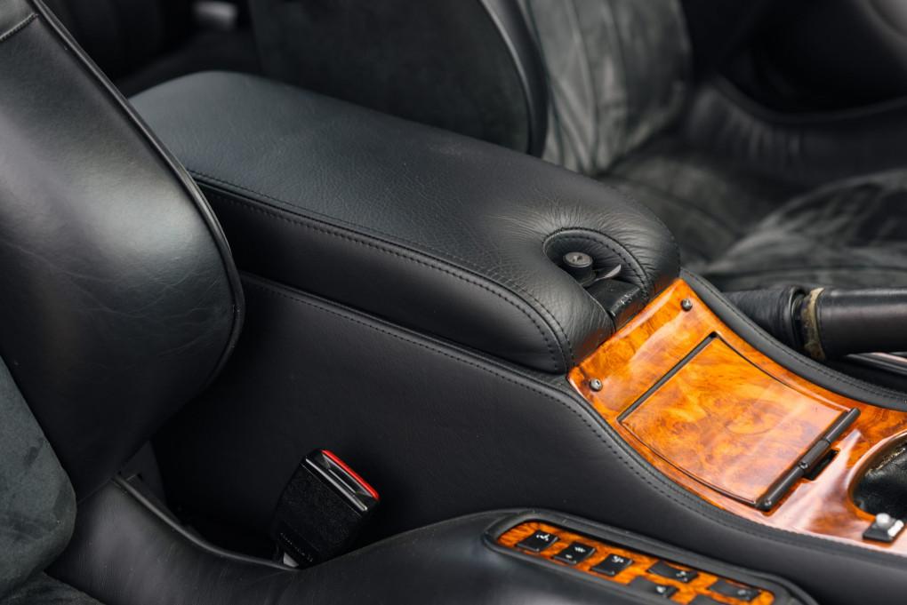 2000 Aston Martin Vantage