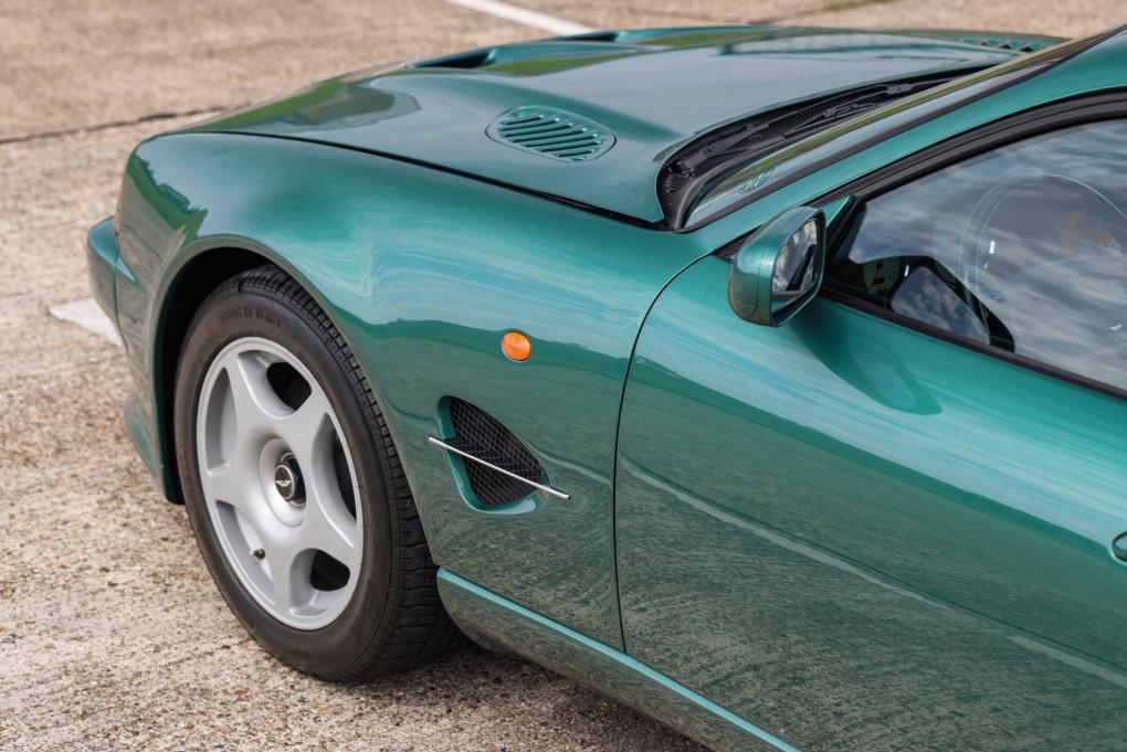 2000 Aston Martin Vantage