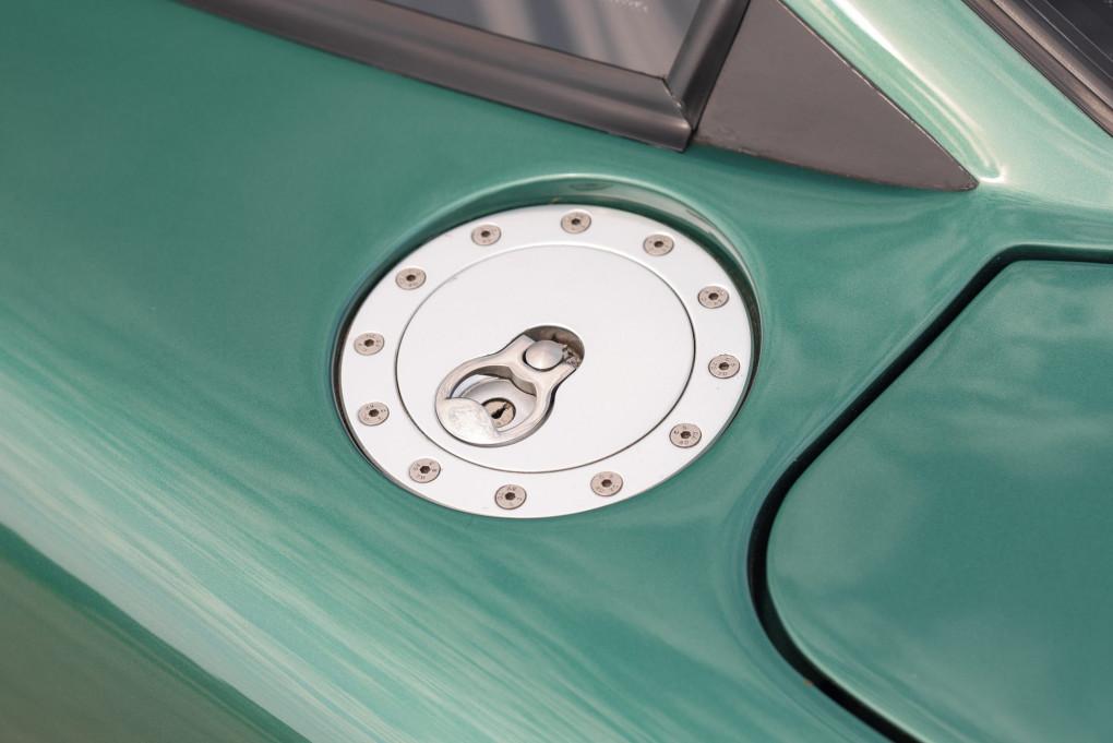 2000 Aston Martin Vantage