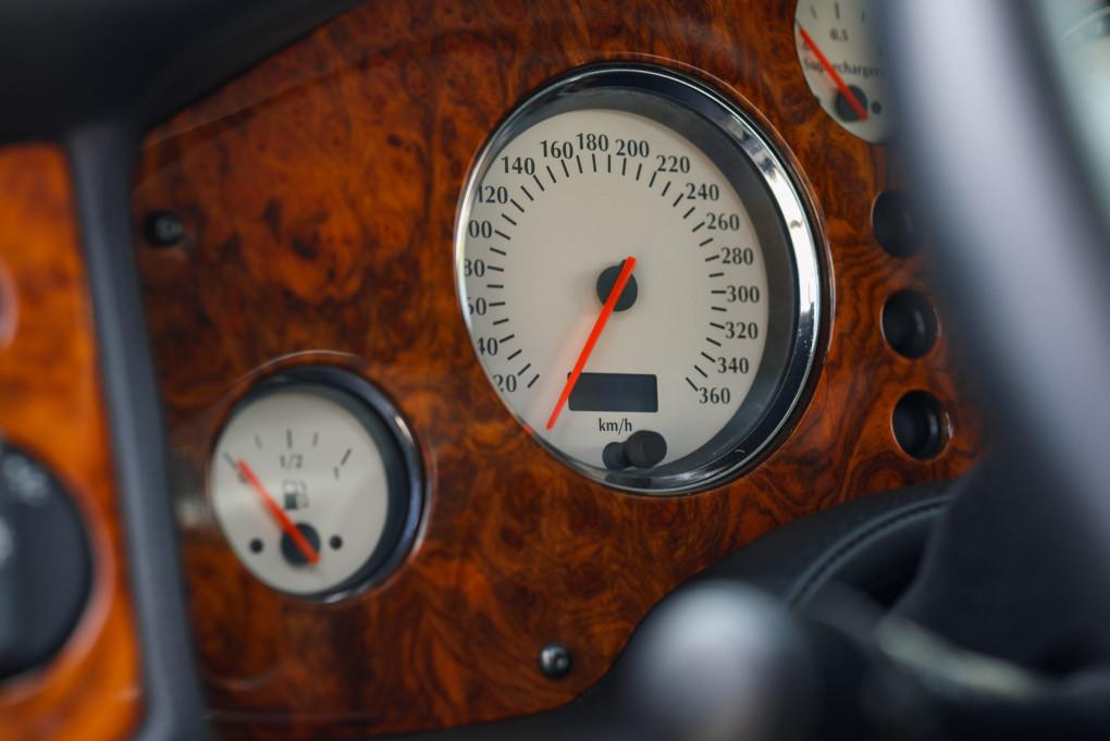 2000 Aston Martin Vantage