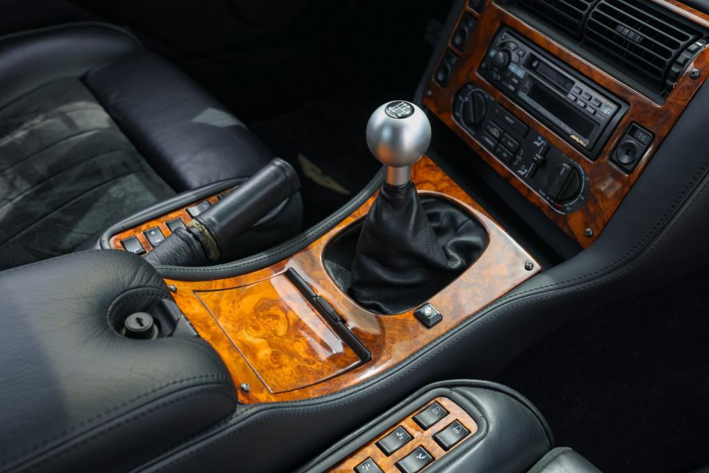 2000 Aston Martin Vantage