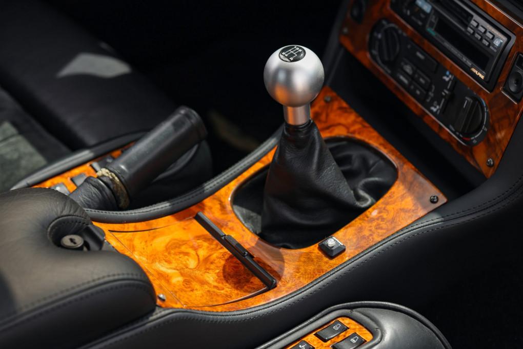 2000 Aston Martin Vantage