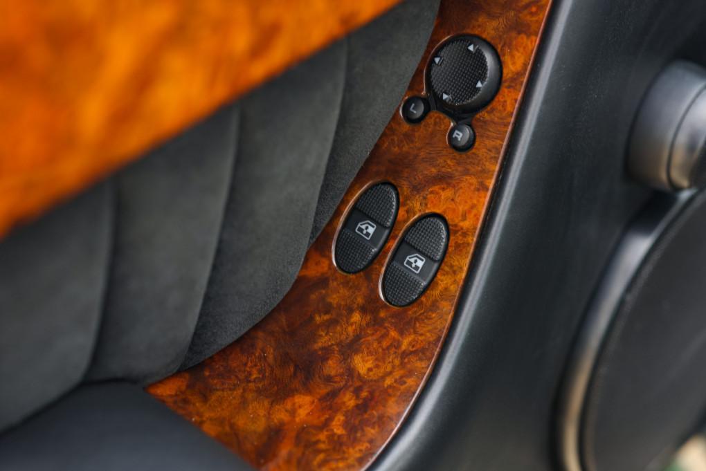 2000 Aston Martin Vantage