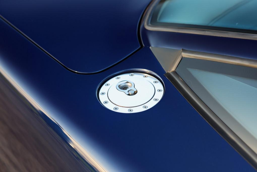 2000 Aston Martin Vantage