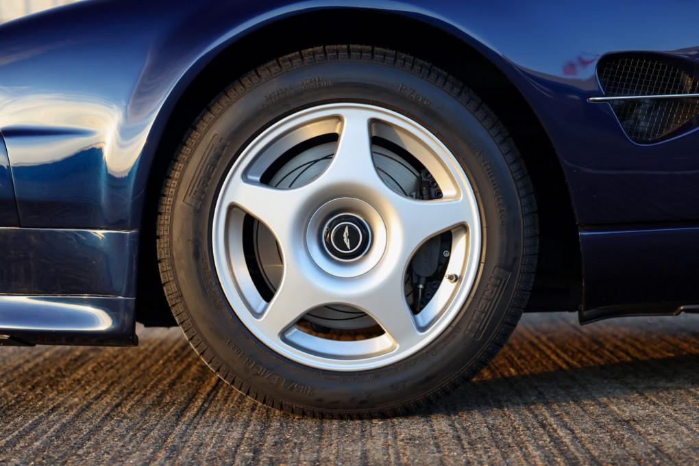 2000 Aston Martin Vantage